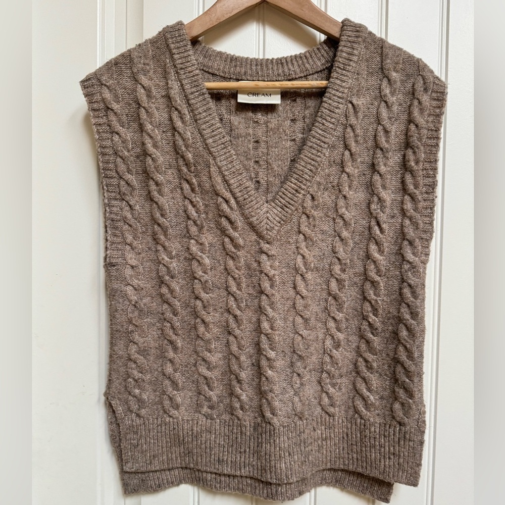 Cream Wool Blend Beige Cable Knit Sweater Vest. Size XS/S